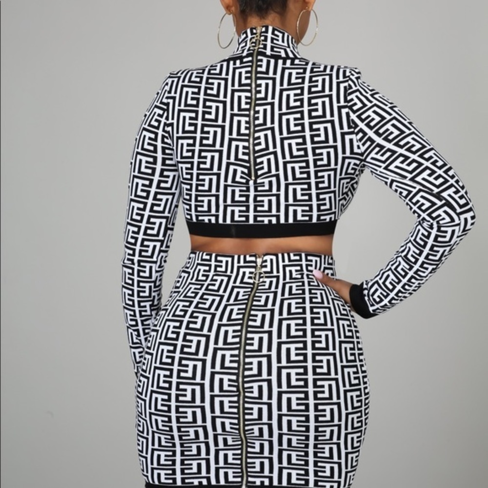 Crop Top Set - Picture 3 of 10